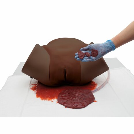 Postpartum bloeding trainer (pro-versie, donkere huidskleur)